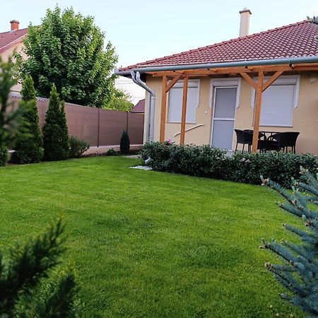 Budapest Airport Apartment Bagian luar foto