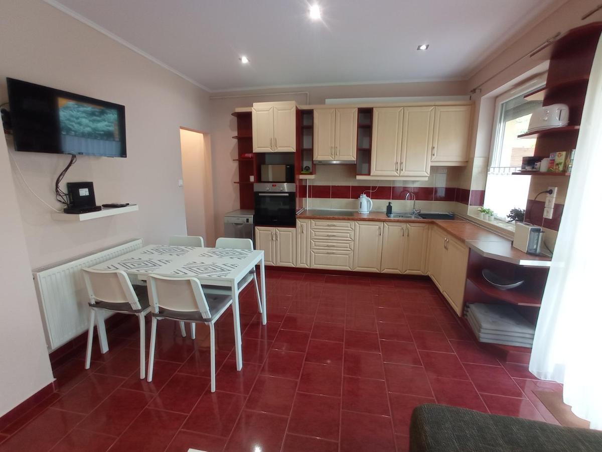 Budapest Airport Apartment Bagian luar foto